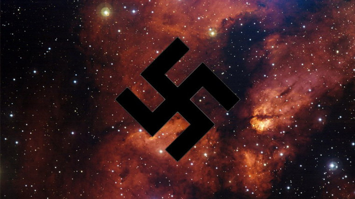Từ người Aryan, Swastika đã thâm nhập vào cộng đồng Hindu giáo ở Ấn Độ như một tượng trưng về sự vĩnh hằng của hoàn vũ. Đạo Phật đã thừa hưởng Swastika và coi đây là biểu tượng của Phật tính. Chữ Vạn mà người Việt thường dùng là một cách gọi đã được Hán hóa của biểu tượng này.