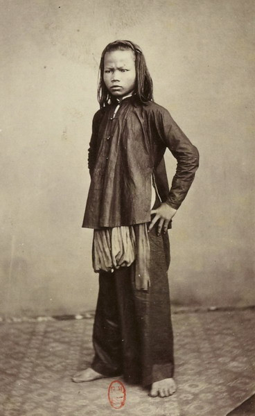 Bé gái Sài Gòn.