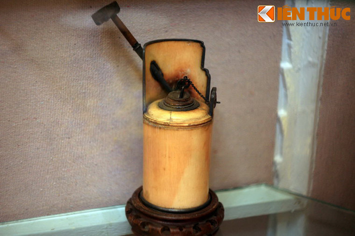 Bình điếu bằng ngà, thế kỷ 19.