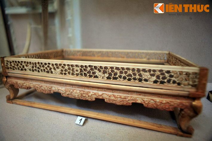 Một chiếc khay ngà khác, cuối thế kỷ 19.