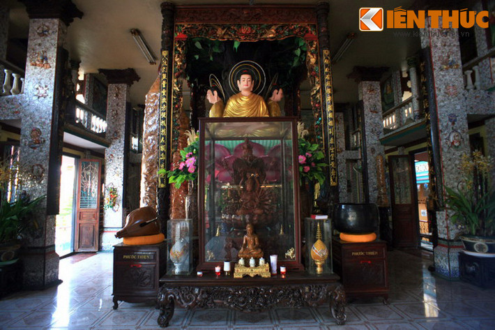 Thống kê của chùa cho biết, từ năm 1961 đến năm 2004, chùa đã sử dụng hơn 30 tấn sành sứ phế liệu các loại, được thu mua từ nhiều nơi.