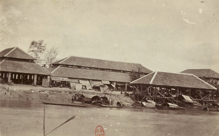 Chợ ven sông ở Mỹ Tho.
