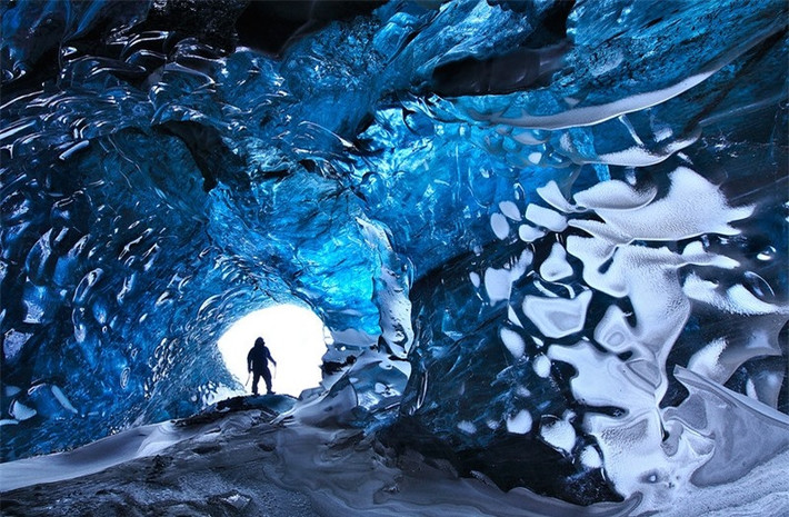 Svinafellsjkull là dòng sông băng nổi tiếng ở Iceland bởi vẻ đẹp lộng lẫy và trong vắt như pha lê.