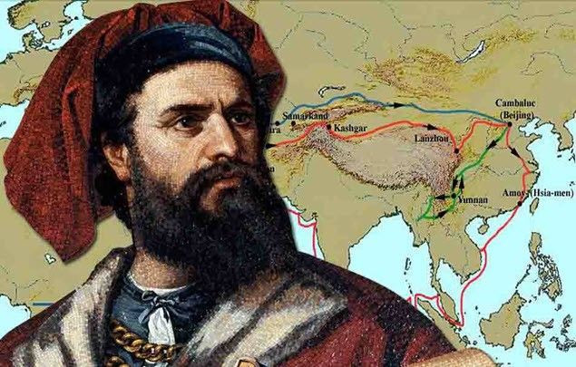 Trong thời gian ở tù, câu chuyện của Marco đã thu hút sự chú ý của một nhà văn đến từ Pisa là Rustichello. Rustichello đã viết lại chúng và thêm thắt vào các tình tiết khiến câu chuyện trở nên vô cùng lôi cuốn.