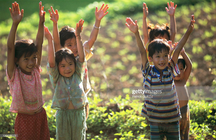 Nét hồn nhiên của trẻ em Cao Bằng, Việt Nam năm 1999. Ảnh: Patrick Guedj/ Getty Images.