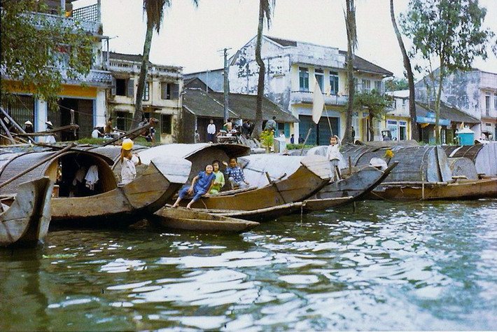 Bến thuyền ở Huế.