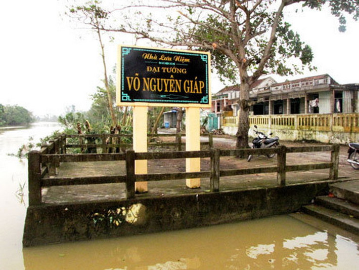 Nguyên quán của Đại Tướng Võ Nguyên Giáp là làng An Xá, xã Lộc Thủy, huyện Lệ Thủy, tỉnh Quảng Bình. Ngày nay, làng là nơi đặt Nhà lưu niệm Đại tướng Võ Nguyên Giáp, một di tích lịch sử - văn hóa quan trọng của tỉnh Quảng Bình.