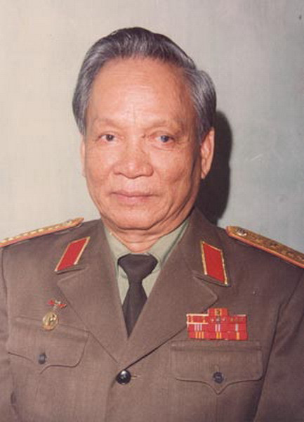 7. Đại tướng Lê Đức Anh (năm sinh: 1920). Năm thụ phong: 1984. Quê quán: Thừa Thiên Huế. Bí danh: Sáu Nam. Chức vụ cao nhất: Chủ tịch nước (1992-1997). Chức vụ cao nhất trong ĐCSVN: Ủy viên Bộ Chính trị (1982-1997). Danh hiệu khác: Huân chương Sao vàng.