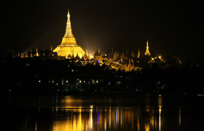 Những trận động đất cũng nhiều lần gây thiệt hại lớn cho chùa. Hai trận động đất vào năm 1768 và 1970 đã khiến đỉnh tháp bị rơi, khiến chính quyền phải tiến hành sửa chữa.