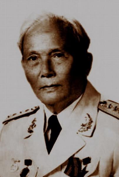 5. Đại tướng Chu Huy Mân (Chu Văn Điều) (1913-2006). Năm thụ phong: 1982. Quê quán: Nghệ An. Bí danh: Vũ Chân, Lê Thế Mỹ, Trần Thanh Lạc, Hai Mạnh. Chức vụ cao nhất: Phó Chủ tịch Hội đồng Nhà nước (1981-1986). Chức vụ cao nhất trong ĐCSVN: Ủy viên Bộ Chính trị (1976-1986). Danh hiệu khác: Đại tướng có tuổi Đảng cao nhất, Huân chương Sao vàng.