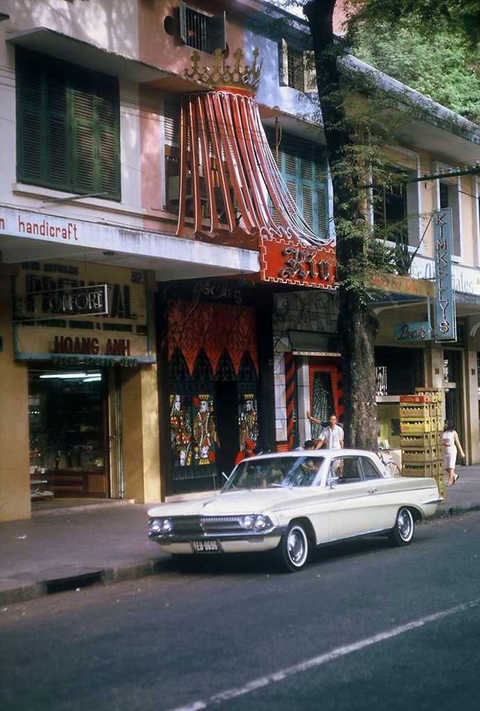 Quán bar King tên đường Tự Do (nay là đường Đồng Khởi), Sài Gòn thập niên 1960. Đây là một trong những quán bar nổi tiếng Sài Gòn trước 1975. Ảnh: Lynne M. Black Jr.