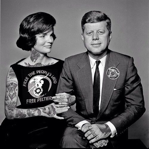 2. Người kế nhiệm Eisenhower là Tổng thống Mỹ John F. Kennedy (1917-1963). Với chiến lược “Chiến tranh đặc biệt”, Kennedy đã thúc đẩy việc xây dựng quân đội Sài Gòn mạnh với vũ khí, trang bị và cố vấn Mỹ.