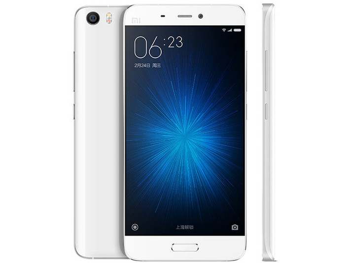 cạnh viền sau lưng của Mi 5 được bo cong tương tự như Samsung Galaxy S7.