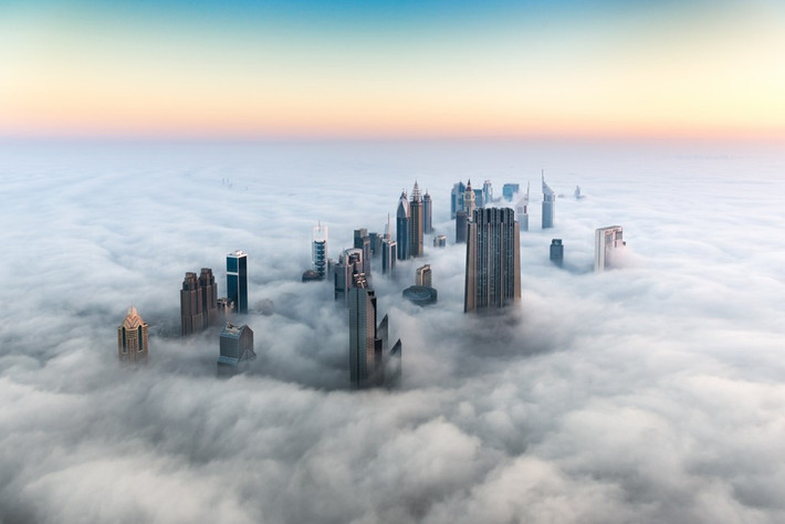 Chỉ sau 35 năm, từ một vùng đất sa mạc thưa thớt, thành phố Dubai đã trở thành điểm đến hạng sang toàn cầu. Hiện tại, Dubai đang đứng thứ 3 thế giới về số lượng cao ốc, chỉ sau Hong Kong và New York.