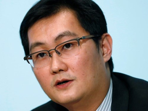 Ma Huateng - Tài sản: 17,1 tỷ USD (Trung Quốc). Ma Huateng là người đã lập ra Tencent Holdings, cổng Internet lớn nhất Trung Quốc vào năm 1998. Công ty của ông có rất nhiều nền tảng thành công và được sử dụng rộng rãi, trong đó có dịch vụ tin nhắn tức thời QQ - một trong 10 website lớn nhất thế giới; dịch vụ tin nhắn miễn phí trên nền tảng di động WeChat với 600 triệu người dùng... Năm ngoái, Ma đã thực hiện 2 phi vụ rất lớn, đó là chi 400 triệu USD mua cổ phần nền tảng trực tuyến 58.com mà hiện Tencent đang sở hữu 25%, đồng thời mua 15% cổ phần hãng sản xuất game di động Glu Mobile với giá 126 triệu USD.