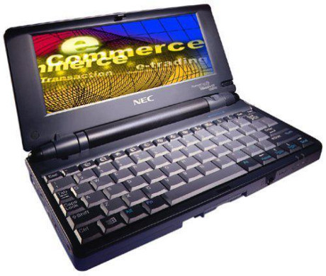 7. NEC Pro Mobile 200. Lý do: Tính hạn chế cố hữu PDA Thời kỳ đầu phát triển của điện thoại thông minh, sự hỗ trợ của PDA rất mốt, nhưng cuối cùng nó đã bị đào thải khỏi thị trường, thiết bị NEC Pro Mobile 200 là một trong các thiết bị hỗ trợ PDA. Nó chạy hệ thống Windows CE, nhưng không hỗ trợ Outlook, tính thực tế hạn chế, trong khi đó giá thành lại khá cao khiến thiết bị này không giành chiến thắng cuối cùng trên thị trường.