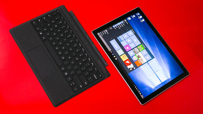 Microsoft Surface Pro 4, 128GB (899 USD – 20,43 triệu đồng). Giống như iPad Pro, Surface Pro 4 là một chiếc máy tính bảng được tích hợp đầy đủ các tính năng như một chiếc máy tính để bàn.Tuy nhiên, giá của sản phẩm không hề rẻ, chưa kể người dùng phải mua bút stylus và các phụ kiện đi kèm với giá cao.