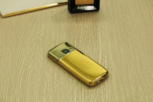 Nokia 6700 Classic mạ vàng 24K.