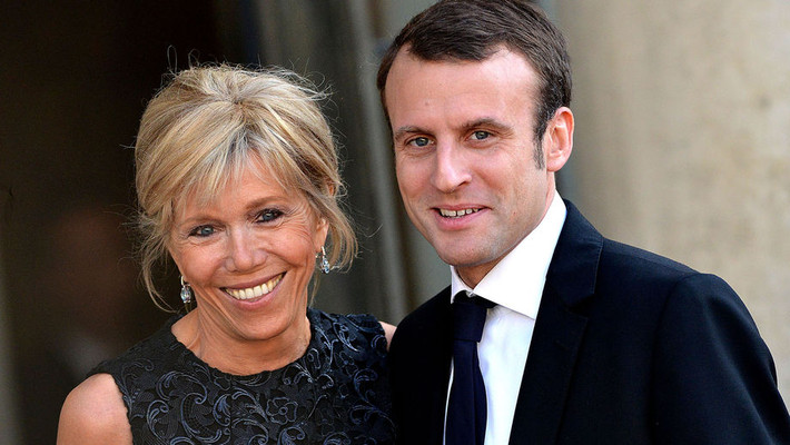 Mối tình giữa cô giáo với học trò. Vào năm 15 tuổi, ông Emmanuel Macron lần đầu gặp bà Brigitte Trogneux, khi đó là một giáo viên dạy tiếng Pháp. Mối quan hệ tình cảm của họ đã này sinh không lâu sau đó. Ảnh: Gala.