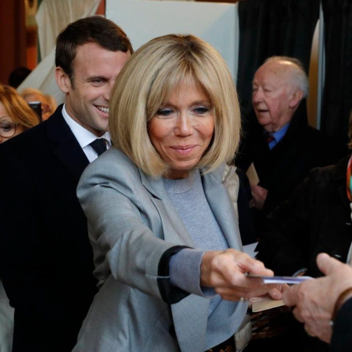 Cuộc sống mới của cặp uyên ương. Vào thời điểm Macron 18 tuổi, bà Trogneux ly dị chồng và chuyển tới Paris sống cùng với nhân tình trẻ. Hai người kết hôn vào năm 2007. Ảnh: News.com.au.