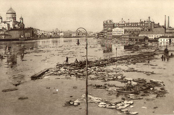 Trận lụt ở Moscow năm 1927. Ảnh: Englishrussia.