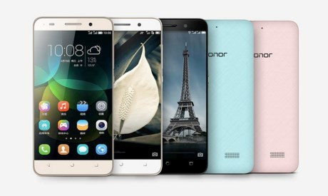 1. Honor 4C (2.990.000 đồng). Honor 4C được trang bị màn hình 5 inch (1,280x720 pixel) nhỏ gọn, với kỹ thuật cân chỉnh màn hình (OTP Single Screen) cho màu sắc rực rỡ hơn. Chất lượng hình ảnh hiển thị mịn hơn, khả năng phản hồi chuyển động và độ ổn định hình ảnh khi chơi game 3D, cũng như xem phim HD đều sẽ mượt mà hơn. Quan trọng nhất, màn hình 5 inch sẽ vừa tầm sử dụng khi trên tay cả nam lẫn nữ. Với vi xử lý 8 nhân cùng tốc độ 1,2 GHz và dung lượng RAM lên tới 2GB, Honor 4C chính thức gia nhập nhóm smartphone có cấu hình “khủng” mà giá bán lại rất "hạt dẻ". Máy có khả năng chiến tốt hầu hết các tựa game 3D cũng như vận hành mượt mà những ứng dụng đòi hỏi hiệu năng cao.