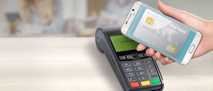 Thanh toán di động khắp nơi. Kể từ khi Apple ra mắt hệ thống thanh toán di động Apple Pay bảo mật bằng vân tay, nhiều đối thủ khác cũng có động thái tương tự. Samsung là tên tuổi Android đầu tiên ra mắt dịch vụ Samsung Pay (chỉ tại Hàn Quốc và Mỹ). Tiếp sau là Google triển khai tính năng bảo mật vân tay và thanh toán di động vào lõi vcuar hệ điều hành Android Marshmallow mới nhất. LG cũng không tỏ ra thua kém, hãng đã tung ra dịch vụ thanh toán di động LG Pay liên kết với một số công ty thẻ tín dụng tại Hàn Quốc.