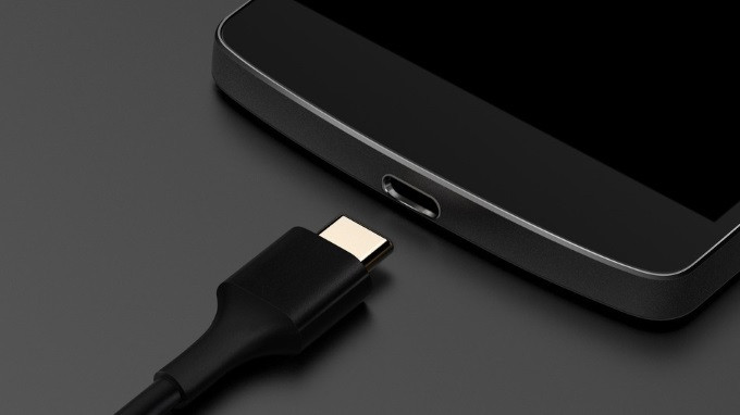 Chuẩn USB Type C sẽ thông dụng. Các cổng USB Type C mới nhất đã có mặt trên thiết bị di động, nhưng phải tới năm 2016 chúng mới thực sự thông dụng. USB Type C cho tốc độ kết nối nhanh hơn, có dòng sạc cao hơn và có thể thay thế chức năng cho USB OTG, cáp micro và mini-USB, cổng sạc và cổng kết nối màn hình. Nói một cách ngắn ngọn, USB Type C chính là USB nhưng ở mức cao cấp hơn nhiều.