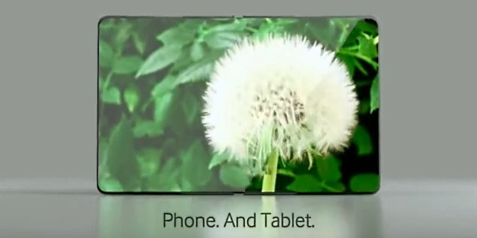 Điện thoại gập cong. Tiên phong trong mảng thiết kế này chính là Samsung và LG. Cả hai hãng công nghệ Hàn Quốc này đều đã tiết lộ kế hoạch sản xuất điện thoại có thể gập cong được. Thực tế, đây là dạng phát triển tiếp theo của các mẫu LG G Flex 2 và Samsung Galaxy S6 edge đang có mặt trên thị trường. Các mẫu smartphone mới có thể sẽ sử dụng dạng màn hình OLED dẻo để có khả năng này.