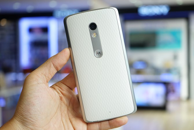 Pin dung lượng lên đến 3.630 mAh nhiều hơn cả Moto X Style (3.000 mAh) hỗ trợ sạc nhanh.