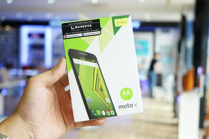 Bên cạnh những model cao cấp và phổ thông, Motorola cũng góp mặt ở phân khúc tầm trung với mẫu điện thoại Moto X Play Dual sim.
