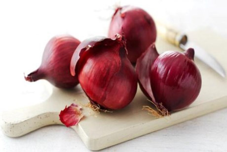 Tại nhiều nước, sirô có nước ép hành dùng để chữa ho và hô hấp cho trẻ em.