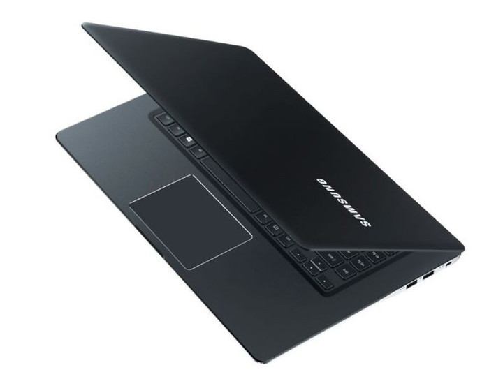 Ativ Book 9 Pro sử dụng vi xử lý Intel Core i7-6700HQ, card đồ họa rời NVIDIA GeForce GTX950M, RAM 8 GB, ổ cứng thể rắn (SSD) dung lượng 256 GB.
