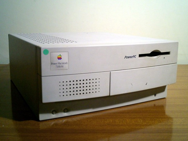 Năm 1994, Apple giới thiệu chiếc Power Macintosh 7100. Ban đầu Power Macintosh 7100 có tên là Carl Sagan, đặt theo tên nhà thiên văn học người Mỹ. Dự án này có mã BHA, ám chỉ "Nhà thiên văn học đầu đất", do Sagan tỏ ra khó chịu vì Apple sử dụng tên của ông trên sản phẩm.