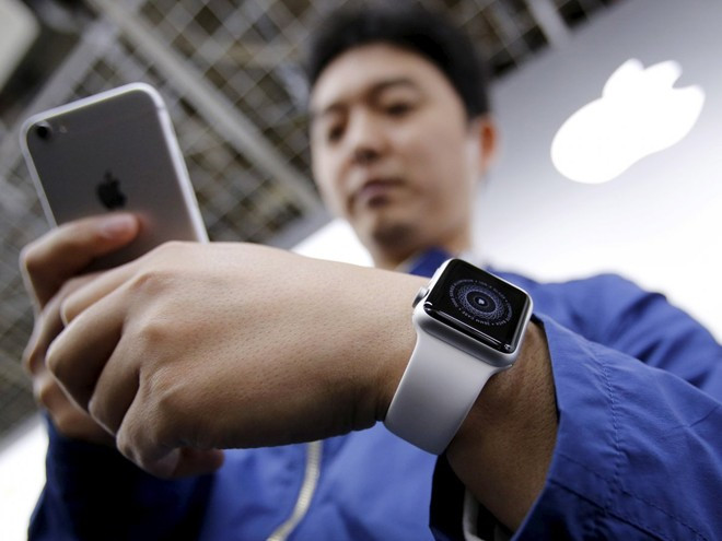 Trước khi giới thiệu ra công chúng, chiếc đồng hồ thông minh đầu tiên của Apple được tin rằng sẽ có tên là iWatch chứ không phải là Apple Watch.