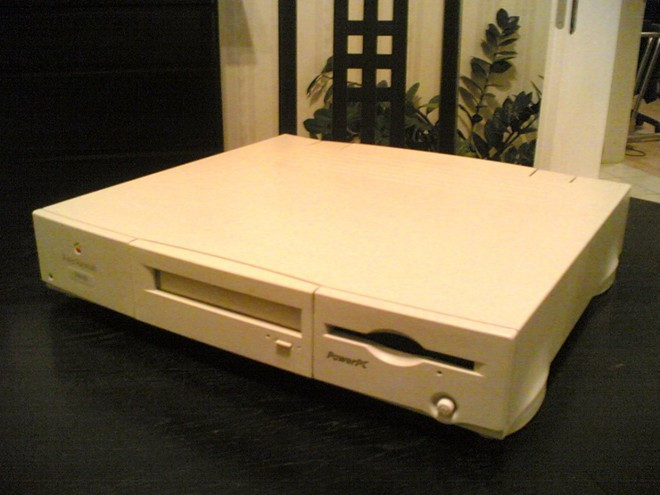 Power Macintosh 6100 được coi là bước chuyển mình của dòng máy Macintosh. Sản phẩm có mã "Piltdown Man", được đặt dựa trên trò lừa bịp hóa thạch chấn động thế giới. Người Piltdown từng được cho là bước tiến hóa từ vượn sang người.