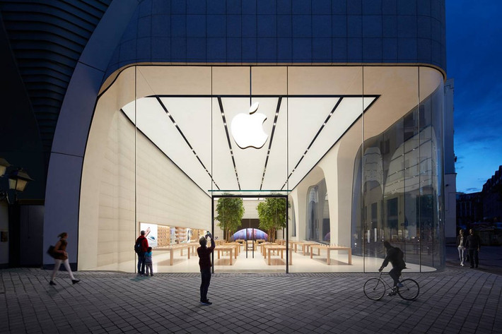Apple Store tại Brussels nhìn từ bên ngoài.