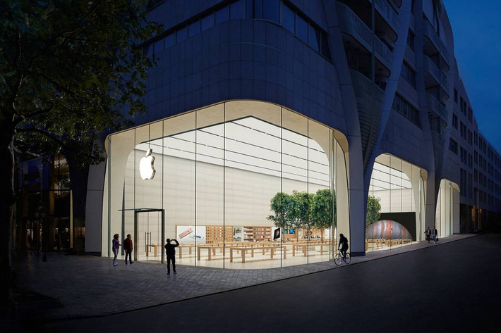 Một hình ảnh khác chụp từ bên ngoài Apple Store.