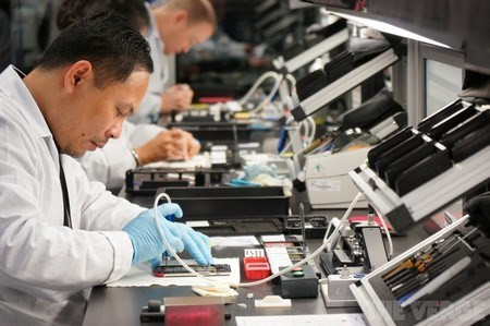 Nhà máy của vertu như một đại công trường, nơi mà mỗi nhân viên đều có những bàn làm việc và kho công cụ của riêng mình.