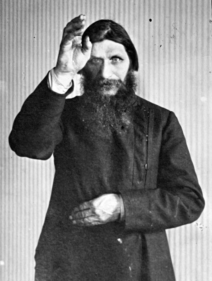 Ngược dòng thời gian, Rasputin là một nông dân sinh ra ở Siberia. Ông ta đã trải qua một cuộc cải đạo khi còn là thiếu niên và tuyên bố mình là một “người chữa lành” với khả năng tiên đoán tương lai.