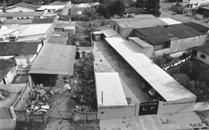 Câu chuyện bắt đầu vào năm 1985, khi Viện Xạ trị Goiania ở thành phố Goiania, Trung Nam Brazil, chuyển trụ sở đến một địa điểm mới và để lại một chiếc máy trị liệu từ xa bằng Cesium-137 đã lỗi thời trong tòa nhà bỏ hoang của họ.