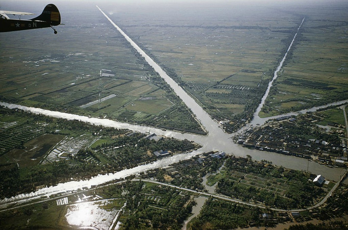Ngã bảy Phụng Hiệp (nay là thành phố Ngã Bảy, tỉnh Hậu Giang) nhìn từ máy bay.