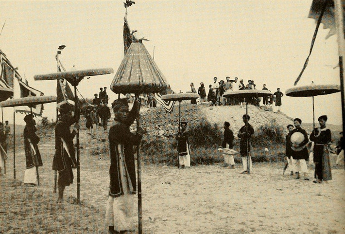 Cảnh chào đón Toàn quyền Đông Dương ở Thanh Hóa trong chuyến công du năm 1937.