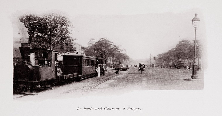 Đại lộ Charner, nay là đường Nguyễn Huệ.