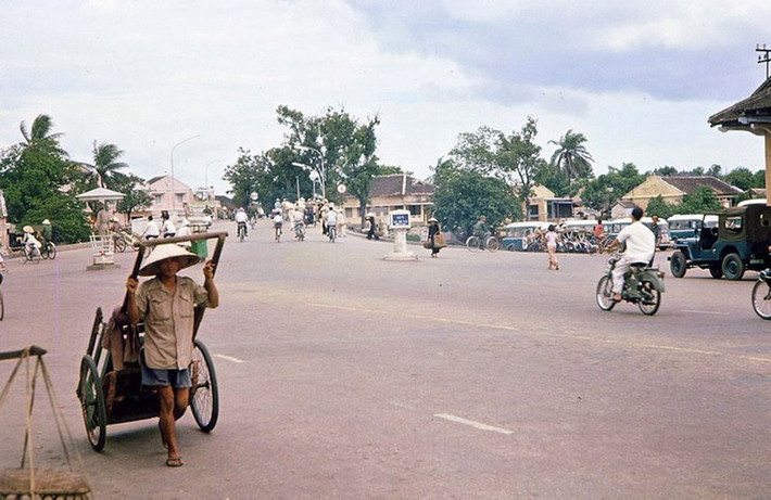 Đường phố ở Huế.