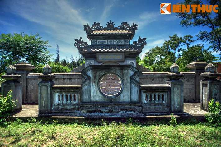 Trong sự nghiệp của mình, Trương Đăng Quế nổi tiếng là vị quan thanh liêm, chính trực nhất của nhà Nguyễn. Ông cũng là người kiên quyết chống thực dân, chống lại các nhượng bộ trước người Pháp của phe chủ hòa bấy giờ.