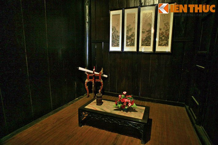 Thư phòng là một khoảng không gian tĩnh lặng, đầy dáng vẻ hoài cổ.