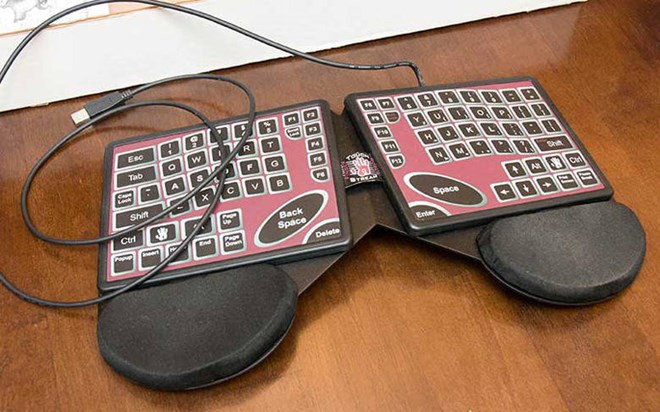 Bàn phím Fingerworks Keyboard Touchstream có ngoại hình bắt mắt và dễ sử dụng. Do được lòng người sử dụng nên giá của mặt hàng này tăng vọt từ mức khởi điểm 340 USD lên 1.500 USD
