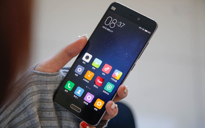 Smartphone nhanh nhất: Trong bảng xếp hạng các smartphone có tốc độ nhanh nhất đầu năm 2016, Mi 5 của Xiaomi là cái tên dẫn đầu. "Flagship killer" này có cấu hình cao nhưng giá bán lại khá dễ chịu so với nhóm smartphone Android cao cấp trên thị trường.