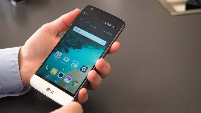 Smartphone sáng tạo nhất: Mạnh dạn "làm khác đi", LG mang đến một chiếc LG G5 có thể tháo lắp thêm module mở rộng để chơi nhạc chất lượng cao, hỗ trợ chụp ảnh hoặc tăng cường thời lượng pin. Về thông số, LG G5 cũng có cấu hình nằm trong nhóm mạnh nhất hiện nay.